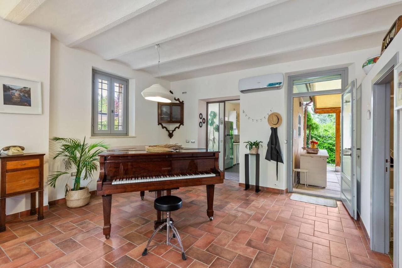 Grande Villa Storica Per Vacanze Con Giardino Privato E Piscina Ostra Kültér fotó