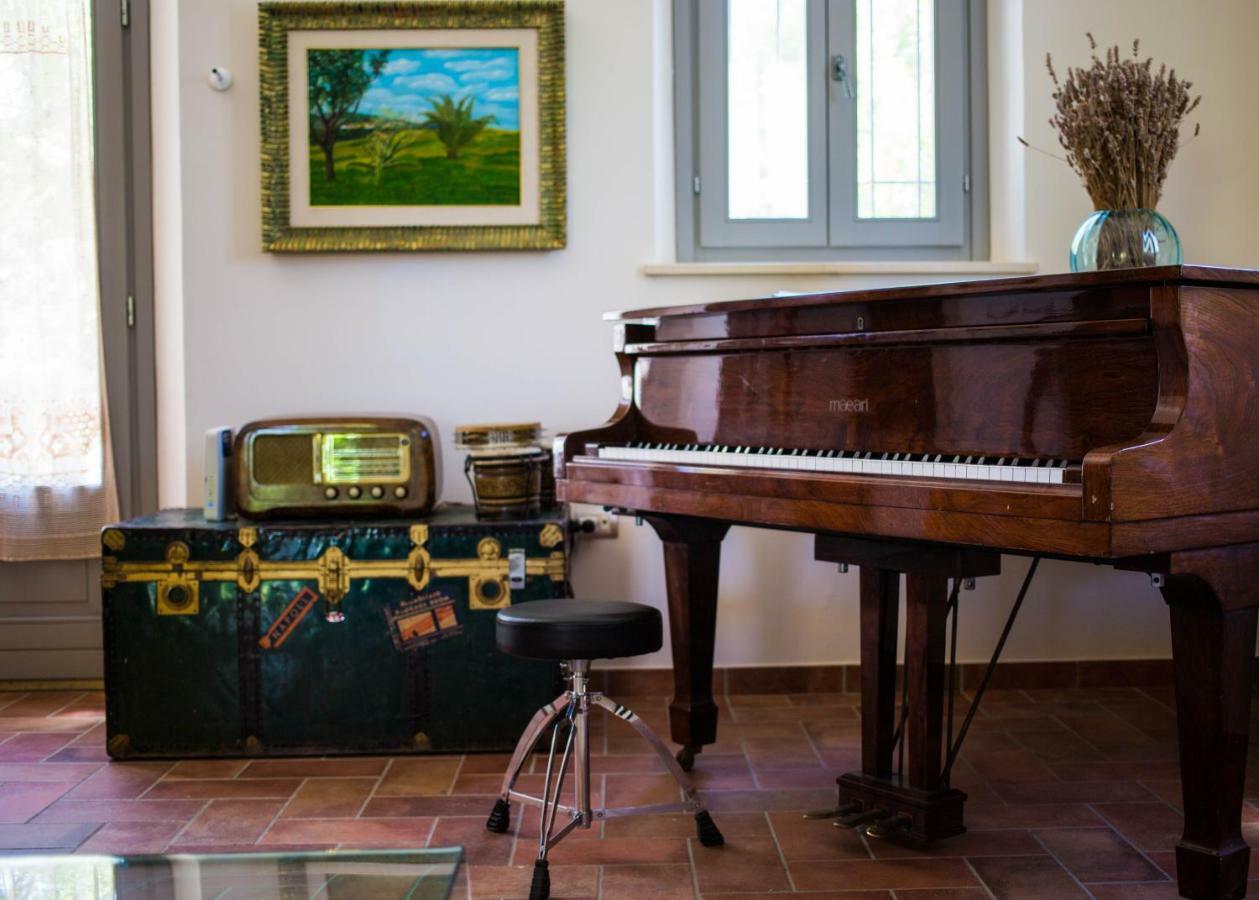 Grande Villa Storica Per Vacanze Con Giardino Privato E Piscina Ostra Kültér fotó
